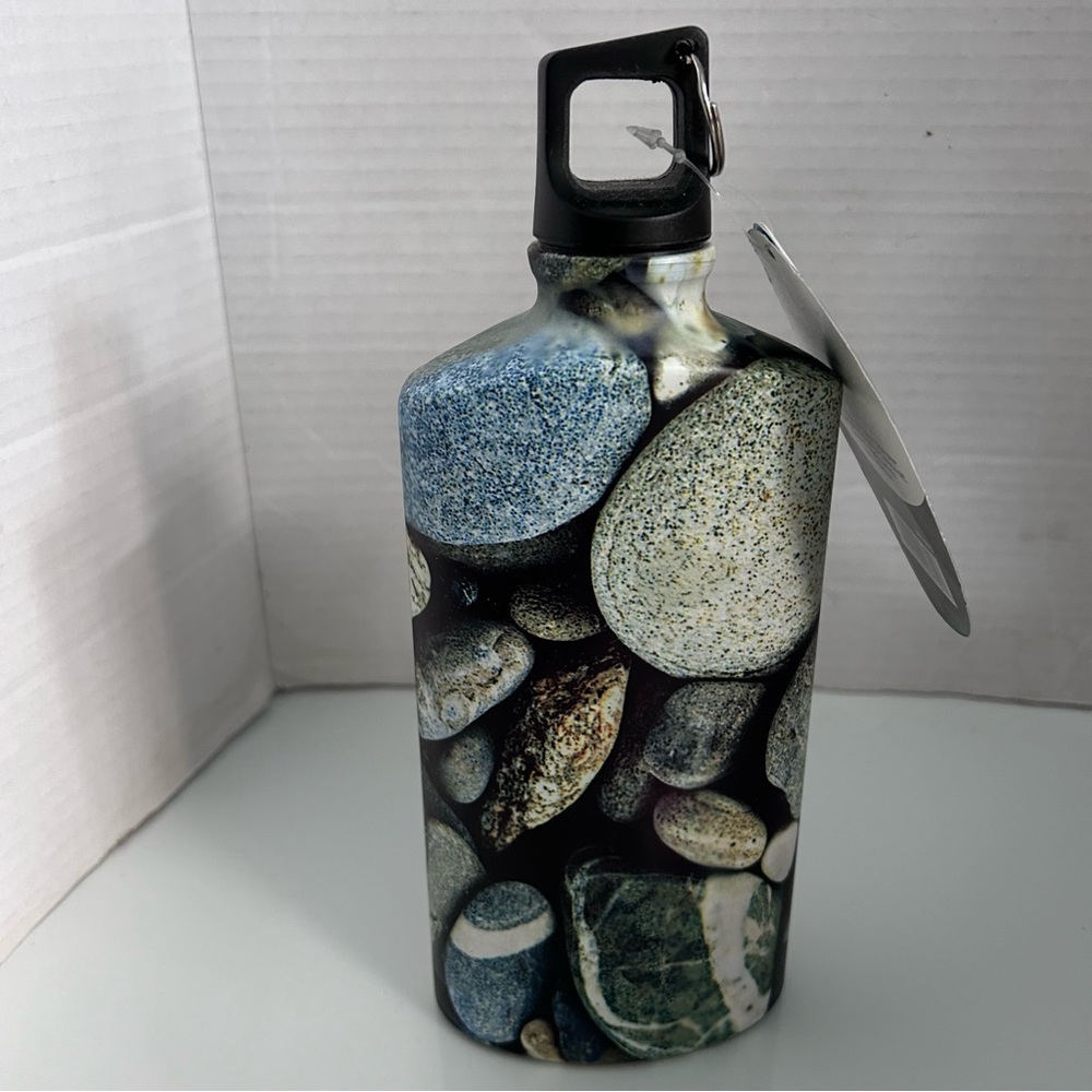 North 49 670 ml BEVERAGE FLASK BPA free